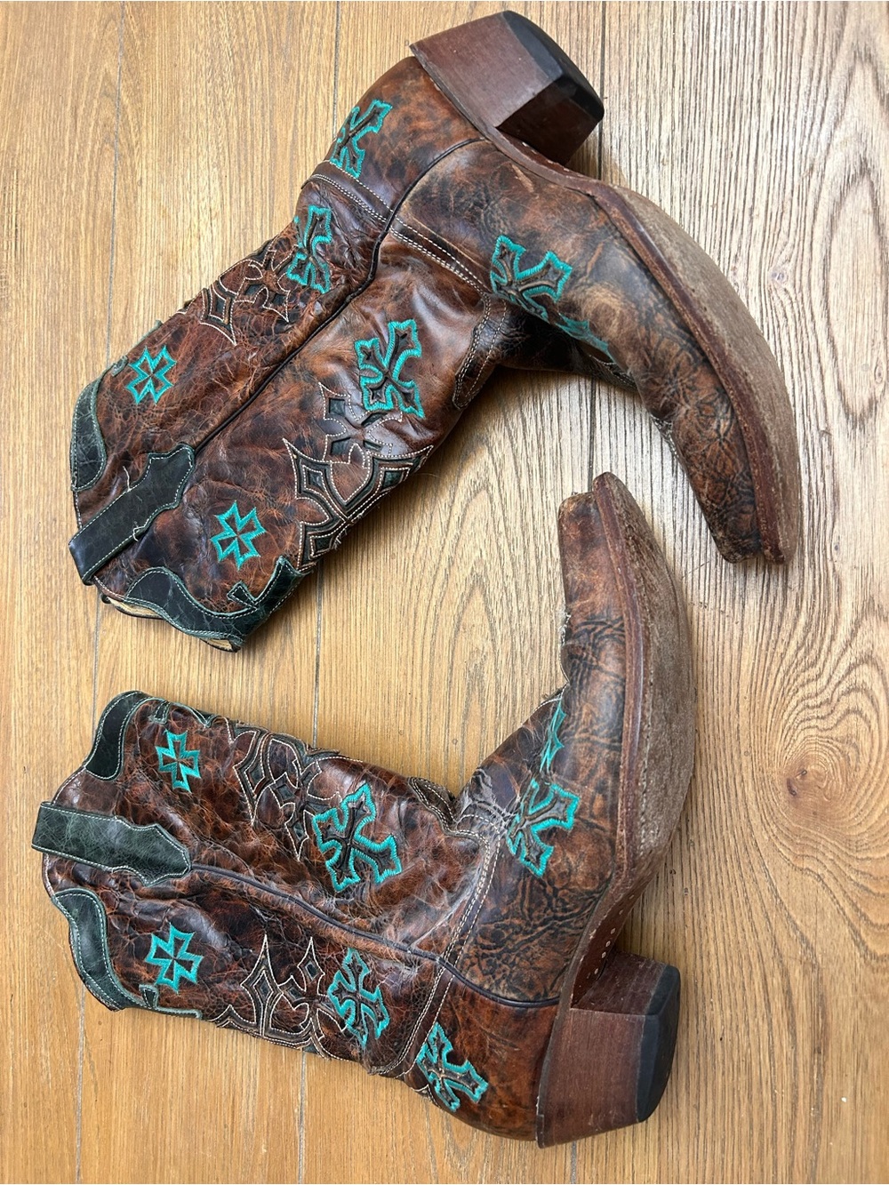 Corral women’s cowboy boots 10 genuine leather with crosses